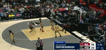 正规实盘配资股票 积极性拉满！维金斯反击不中 凯沙·约翰逊长途奔袭飞身补扣